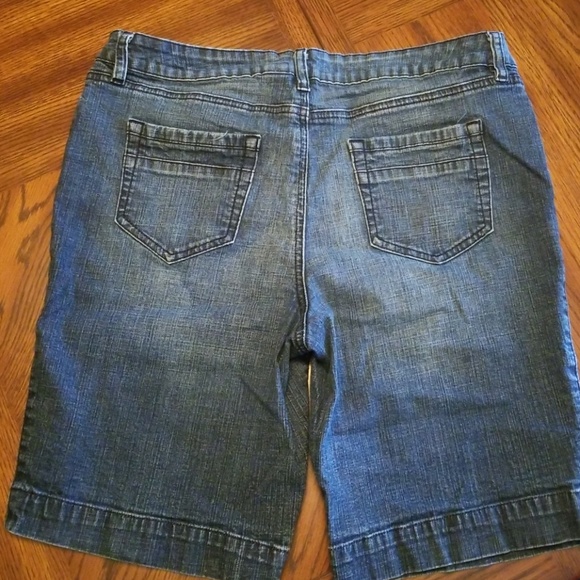 !!FINAL PRICE!! Apt 9 Dress denim shorts. - Picture 2 of 6